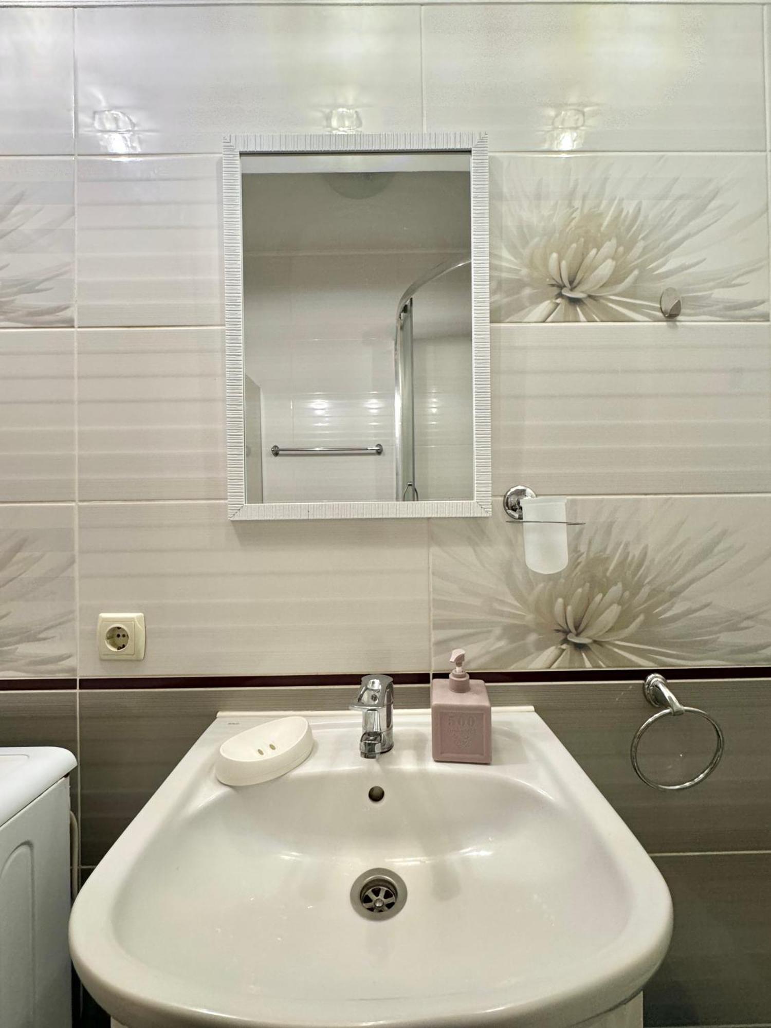 Apartpoltava: Spacious Comfort in Polтава's Heart Exterior photo
